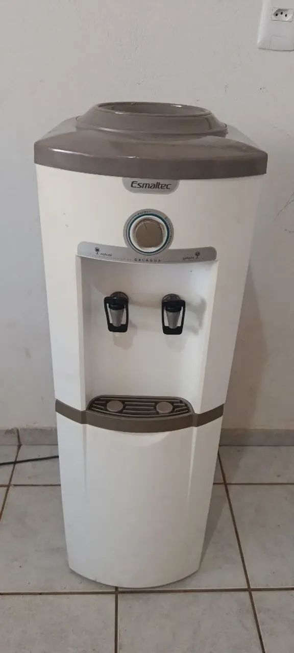 Gela Água Esmaltec em ótimo estado 