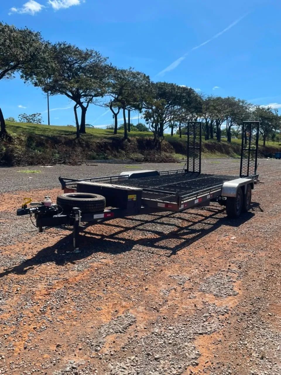 CARRETA REBOQUE PLATAFORMA 2 EIXOS 5M x 2M - APENAS 1 MÊS DE USO - Foto 5