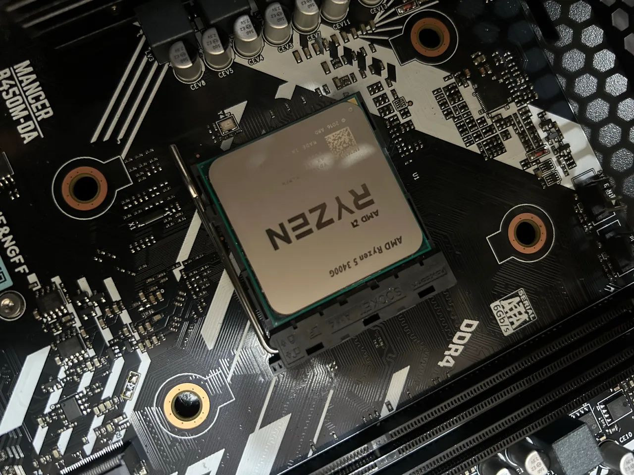 Ryzen 5 3400G + Cooler Box AMD - Foto 4