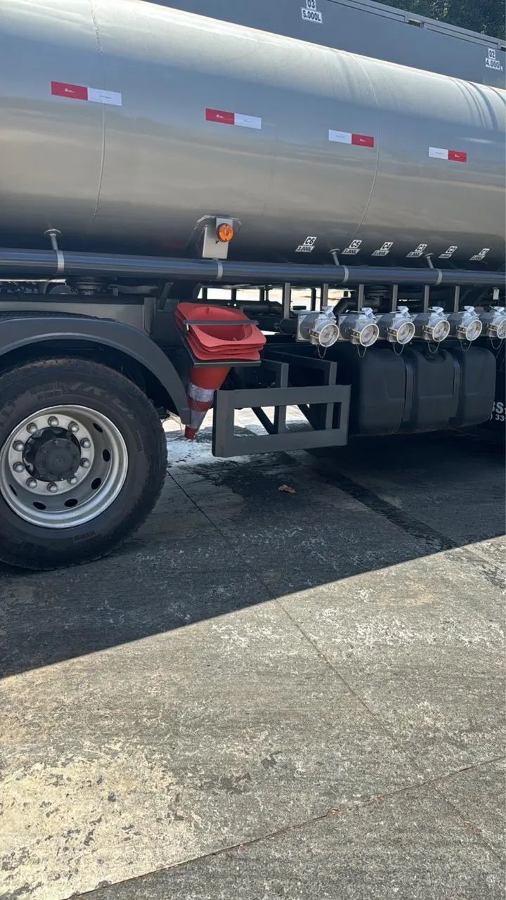 Volvo Bitruck Tanque  - Foto 5