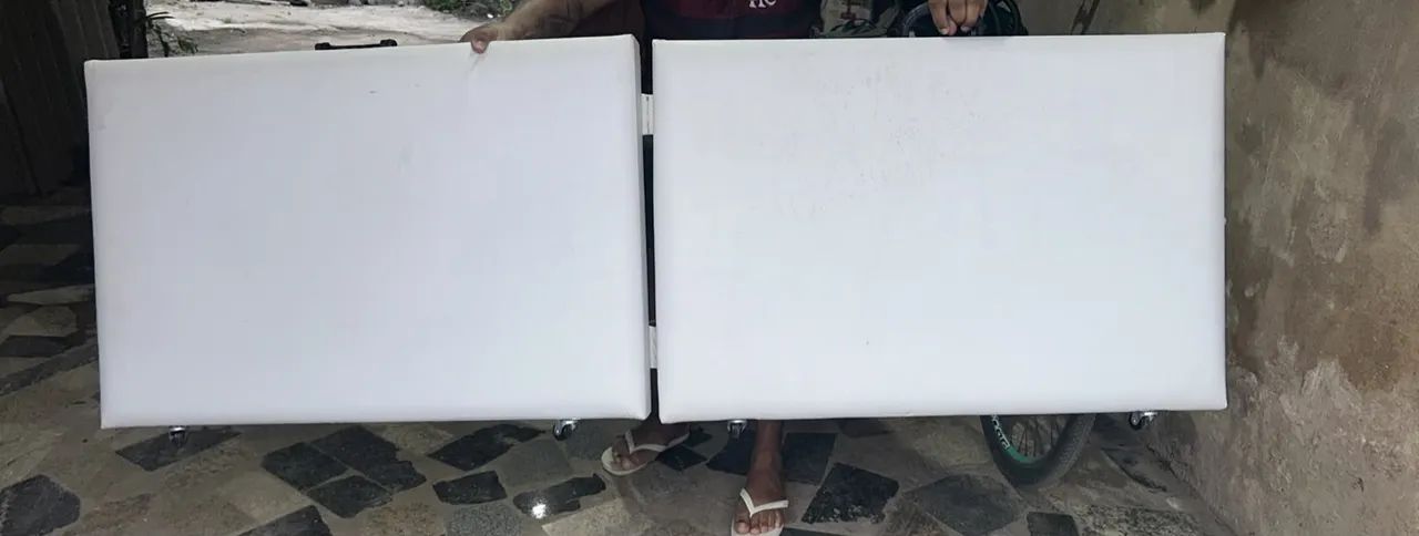 Vendo uma maca e um mocho 