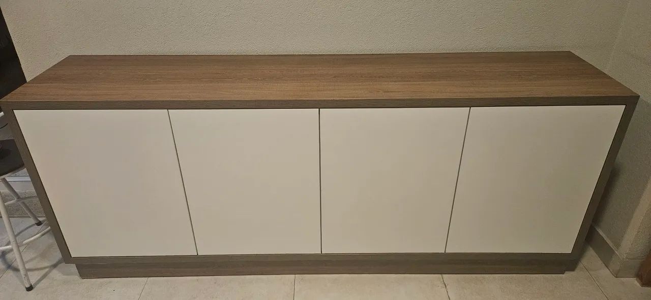  Buffet de MDF  2,00m com rodízios embutidos - Ótimo estado