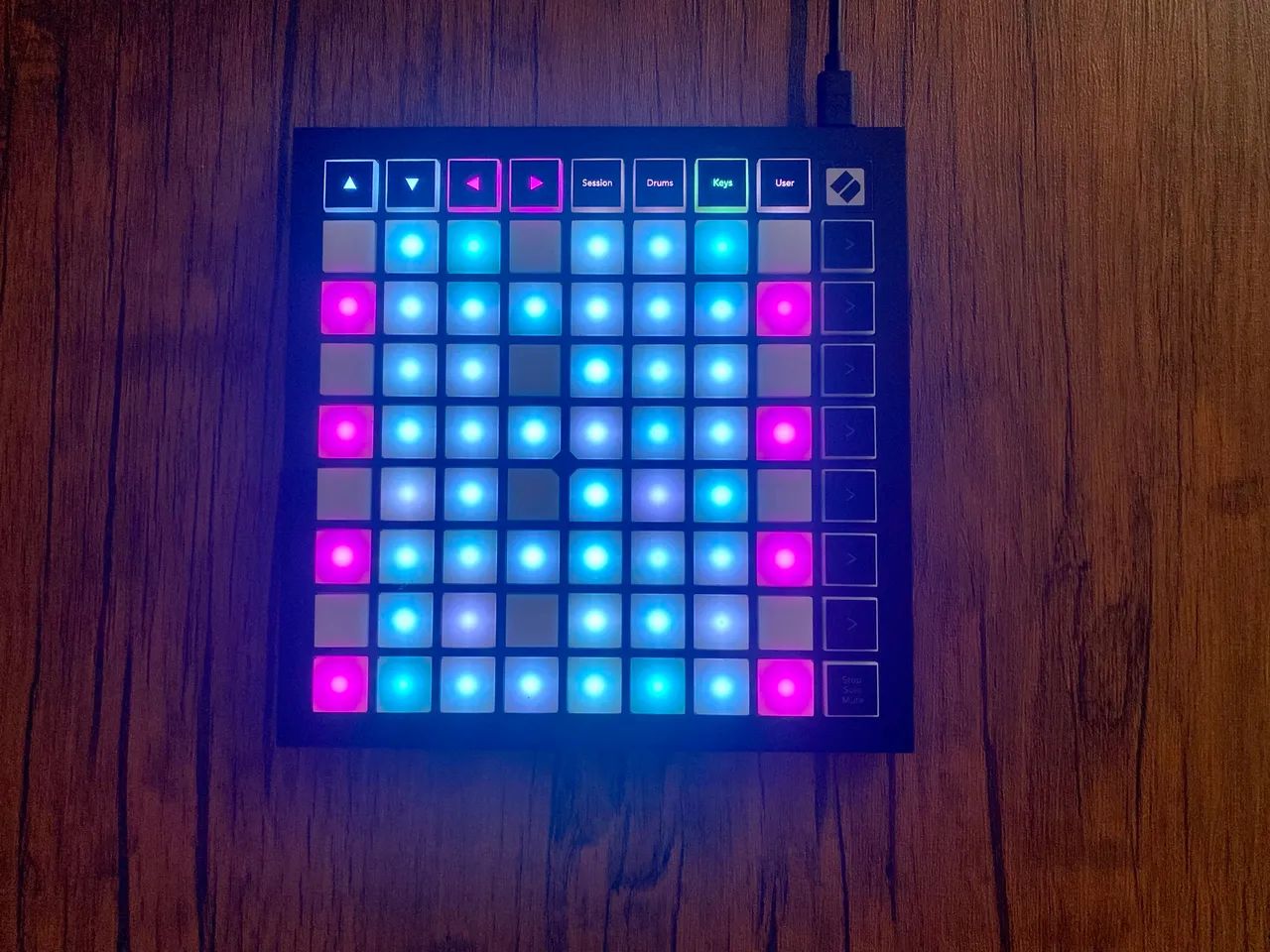 Launchpad Mini mk3 Controlador Midi Novation - Foto 4