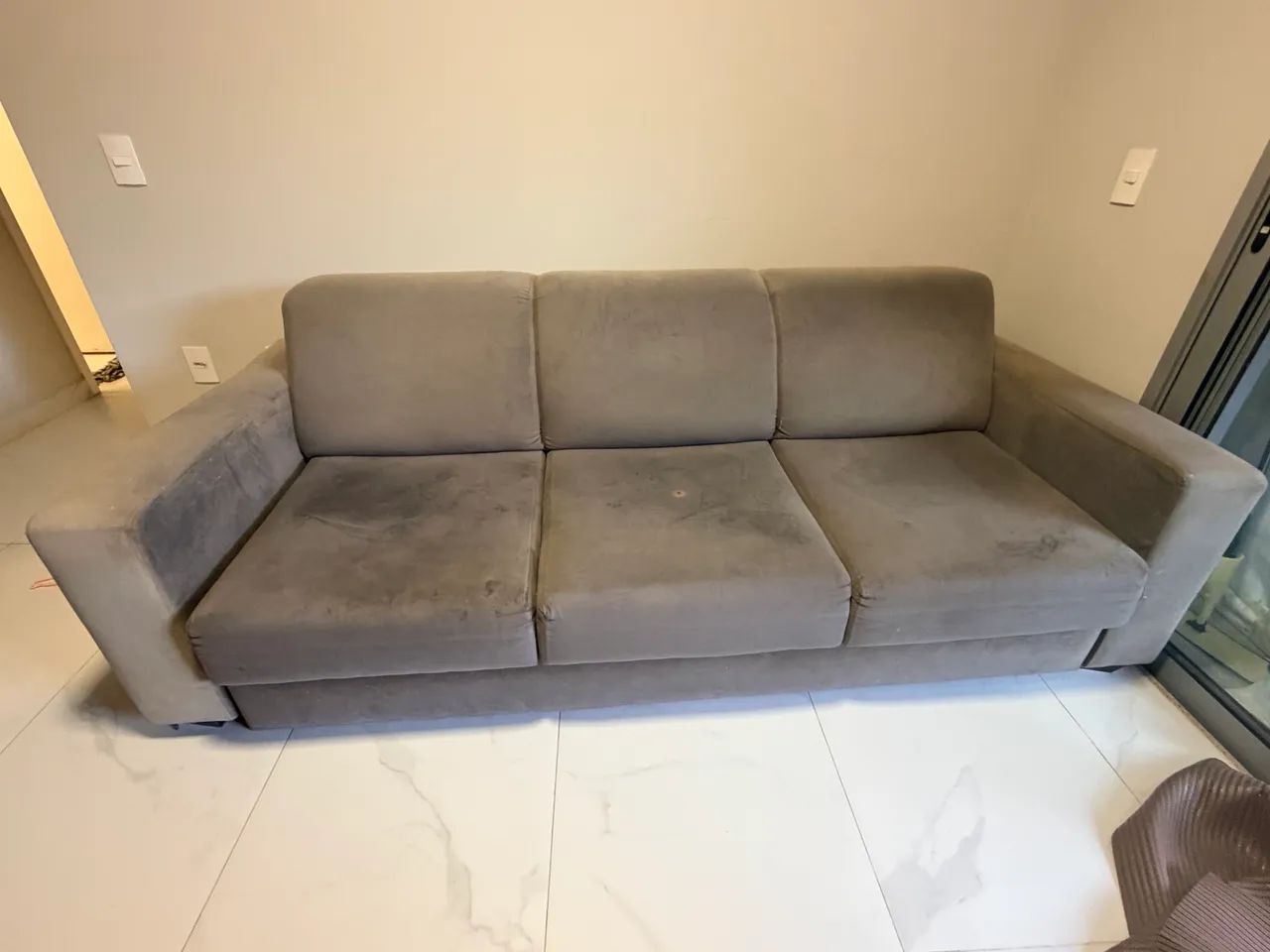 Sofa 3 lugares tecido cinza 