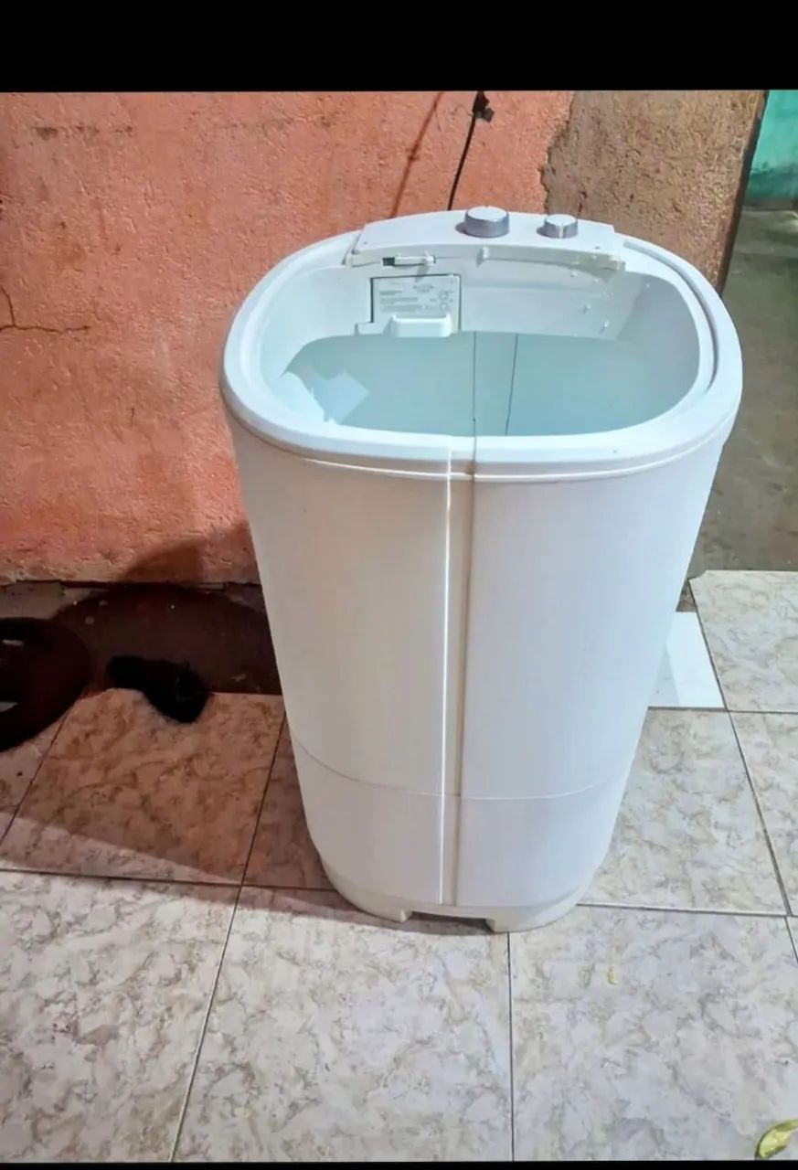 Vendo esta máquina de lavar 20.kilos mulher nao troco