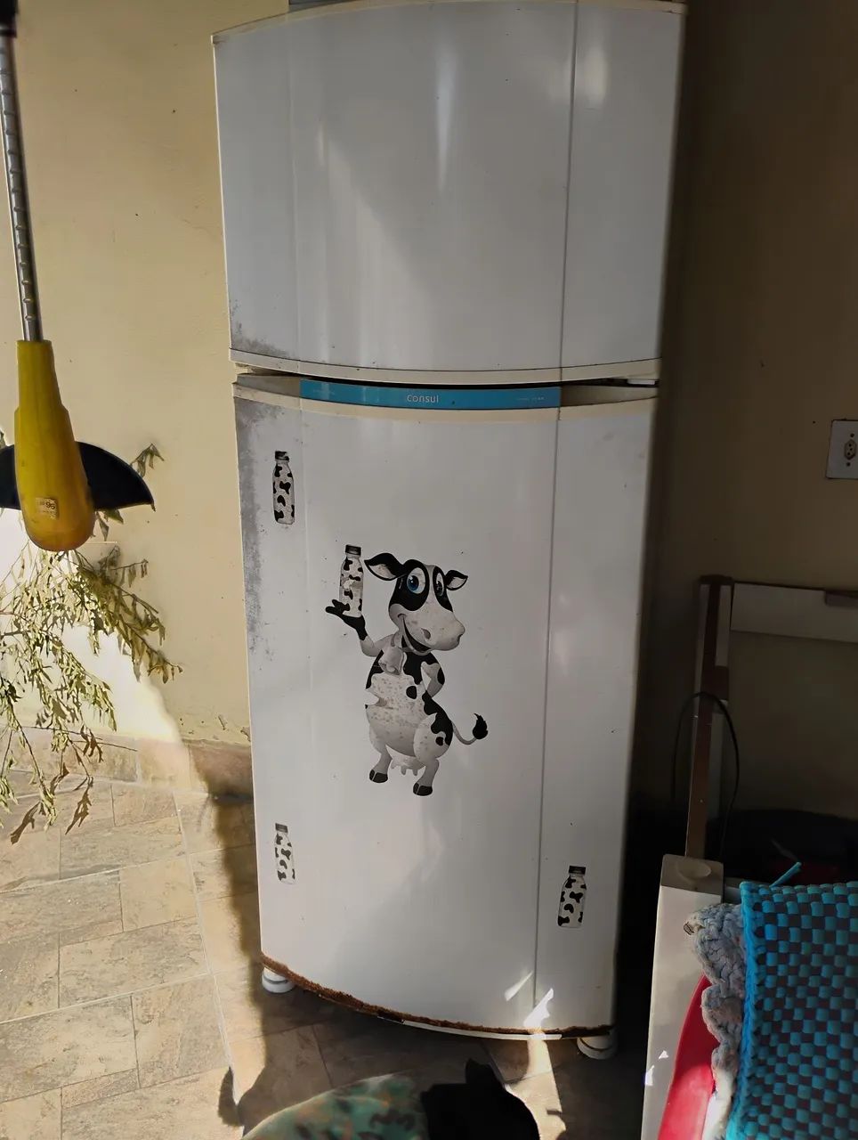 Vendo Geladeira Usada..Marca Consul.. Capacidade 400bLitros .. Precisa De Uma Leve Pin - Foto 2