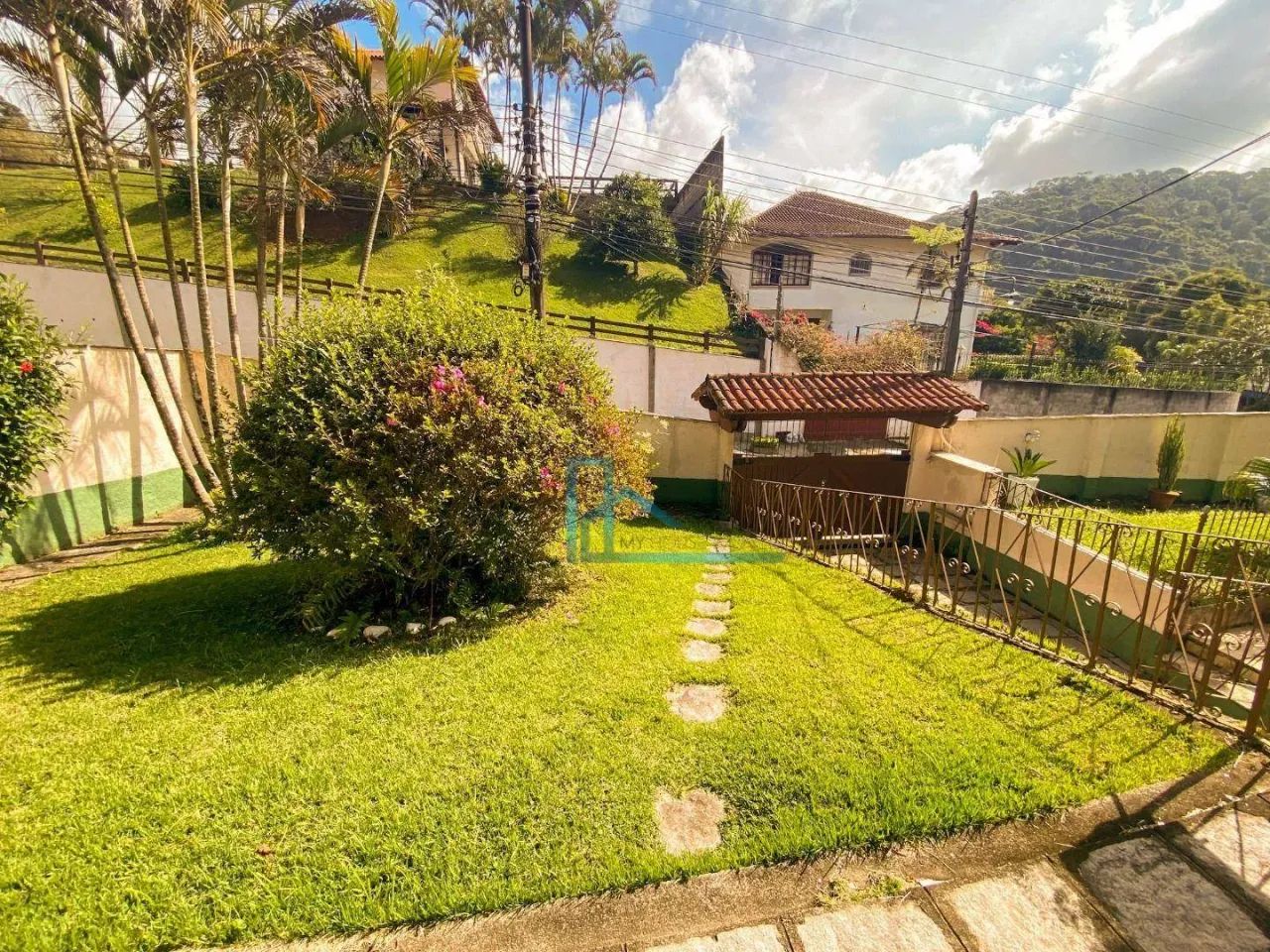 Casa linear com lazer próprio - Apenas 10 minutos do centro de Teresópolis - Foto 3