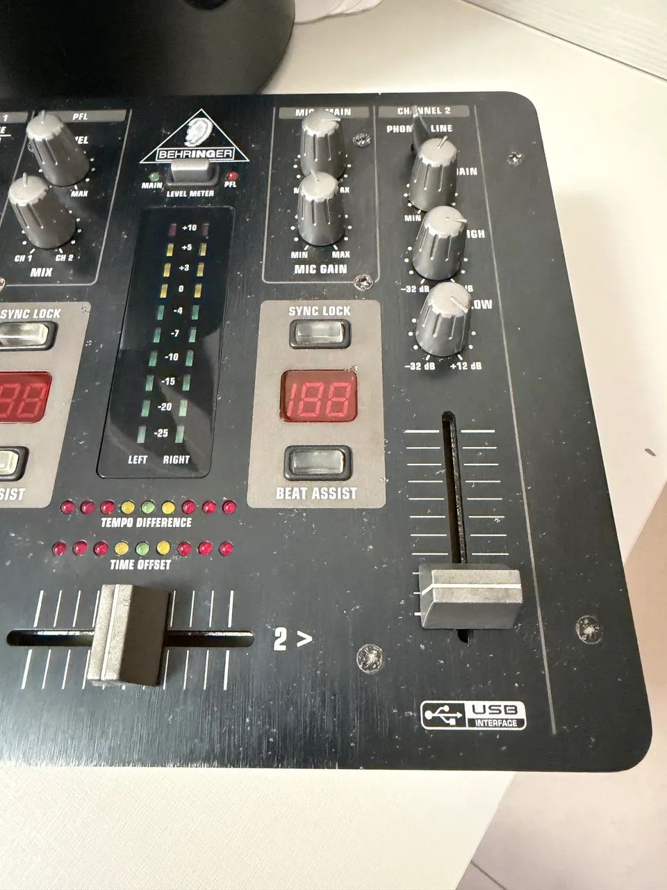 Mixer Dj Behringer Vmx100 Usb 2 Canais (Usado) - Instrumentos