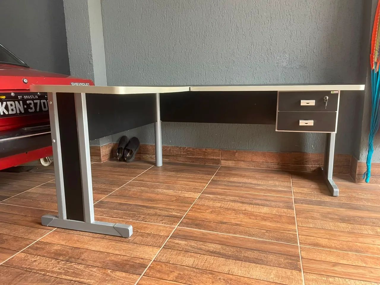 Vendo mesa de escritório em L, bem conservada - Foto 4