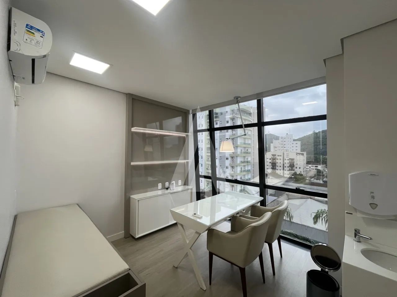 Sala comercial no Centro de Joinville, 30 m²