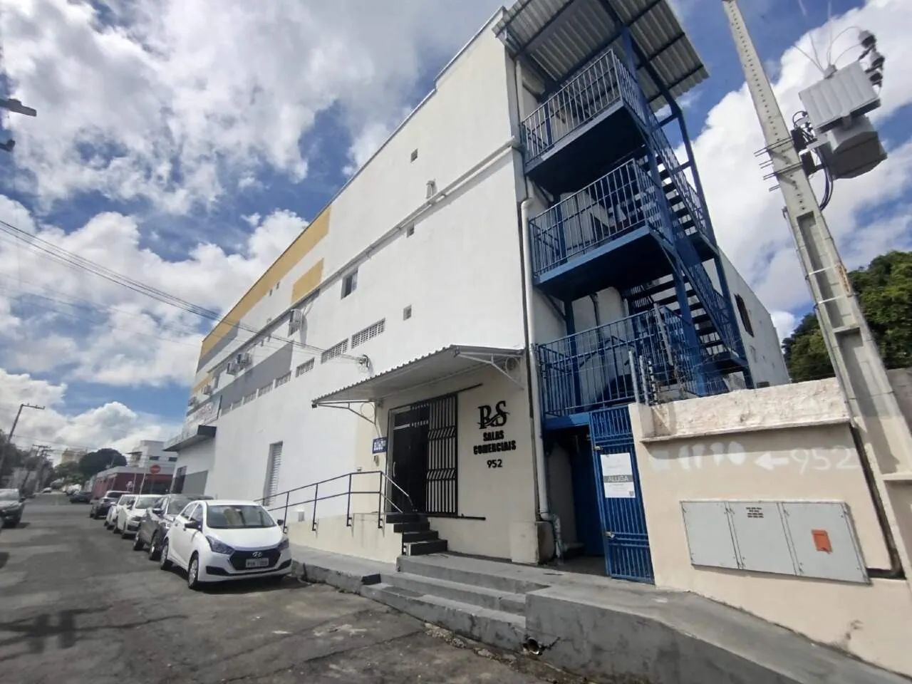 Sala Comercial Ampla Próxima à Av. Nossa Senhora de Fátima!