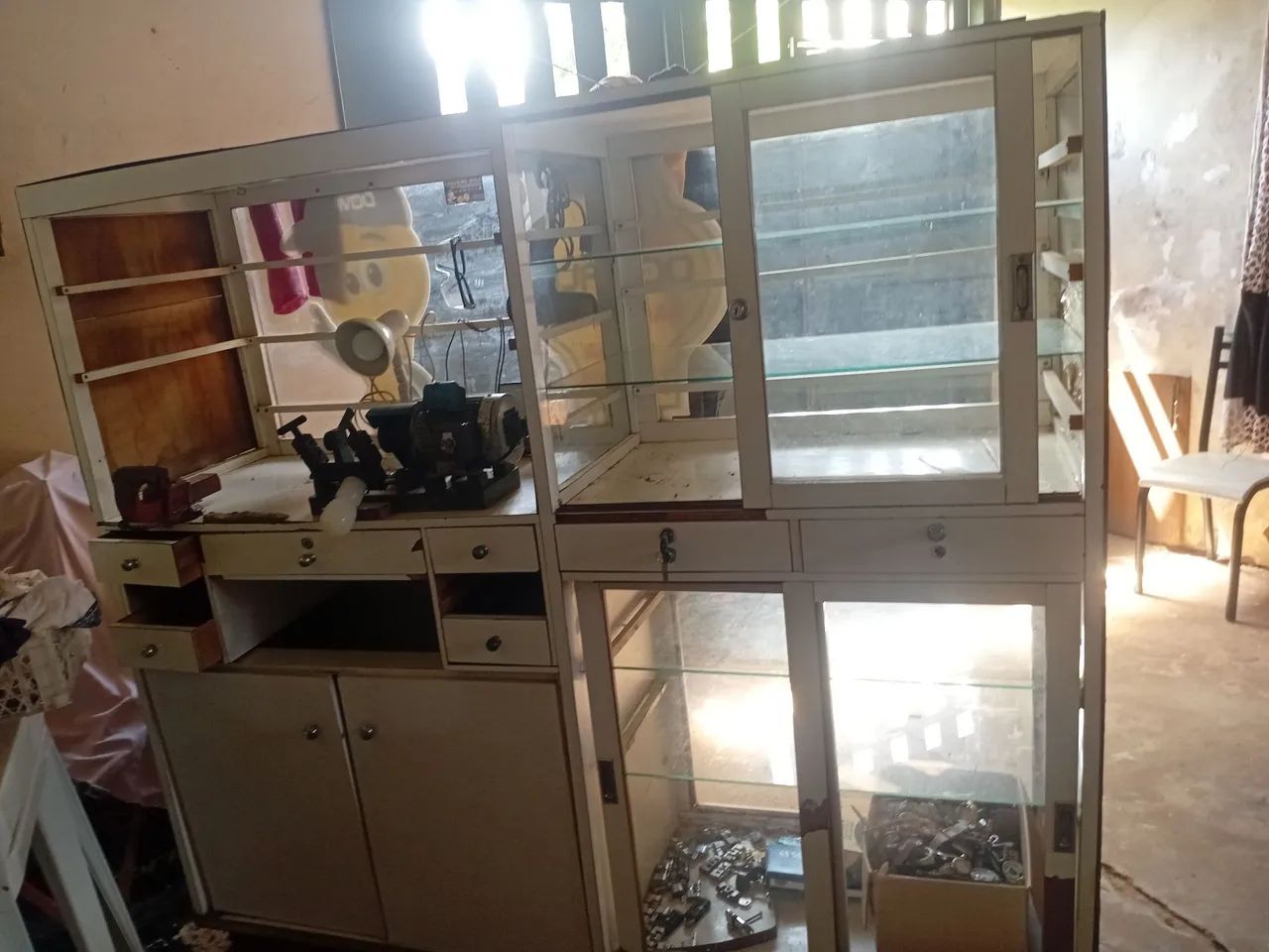 Chaveiro com a maquina de fazer chave e Morsa - Foto 5