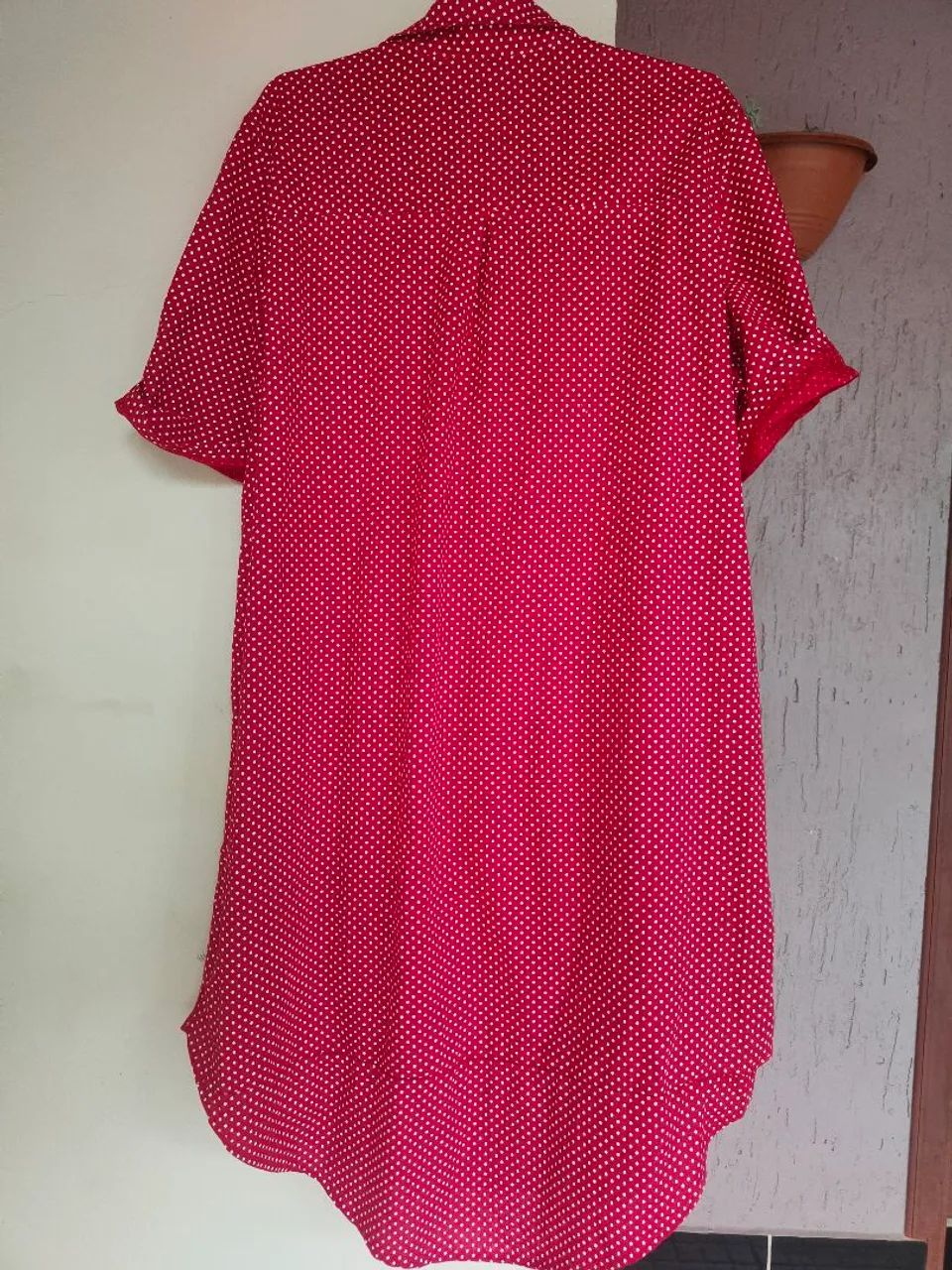 vestido chemise poa vermelho - Foto 3