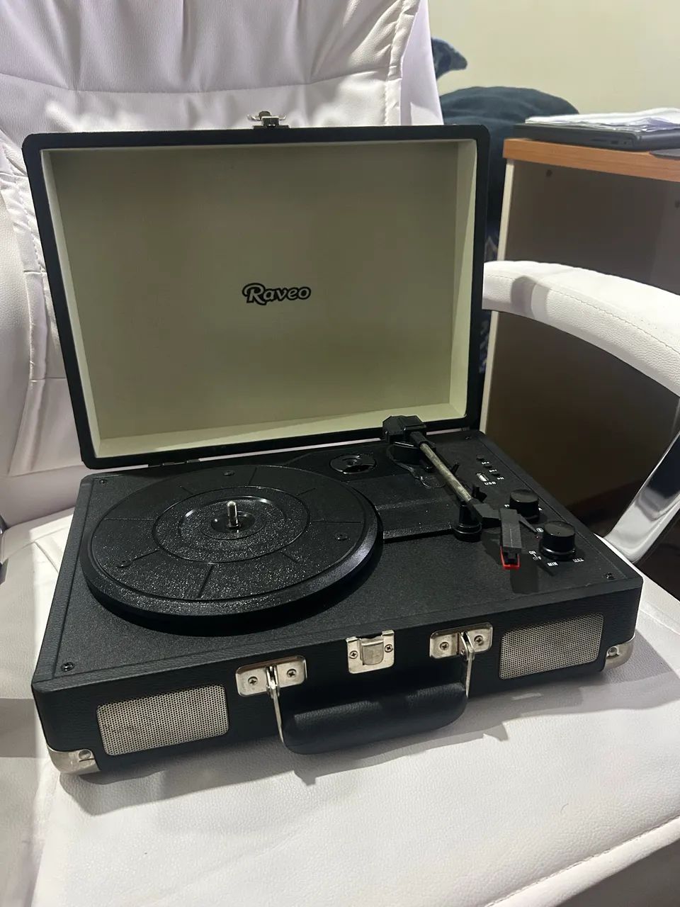 Vitrola Chrome Black com Usb e Bluetooth, Raveo
