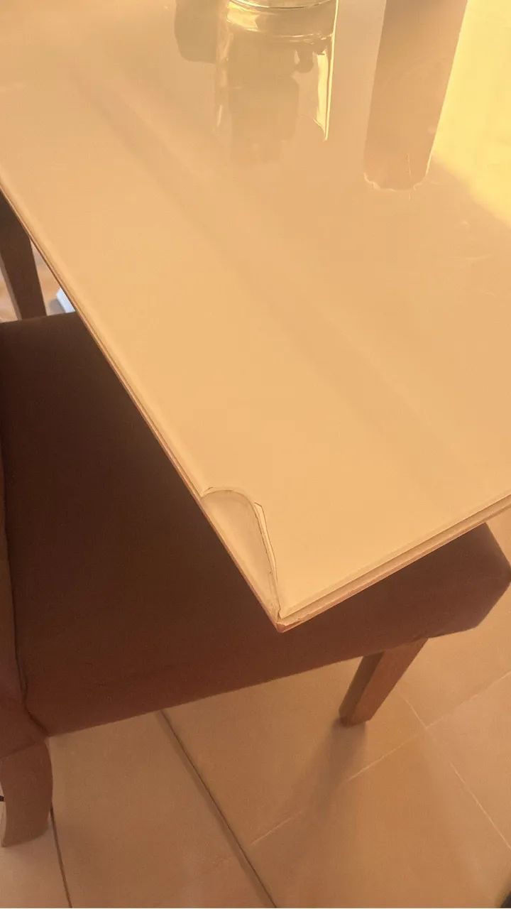 Vendo mesa com 6 cadeiras