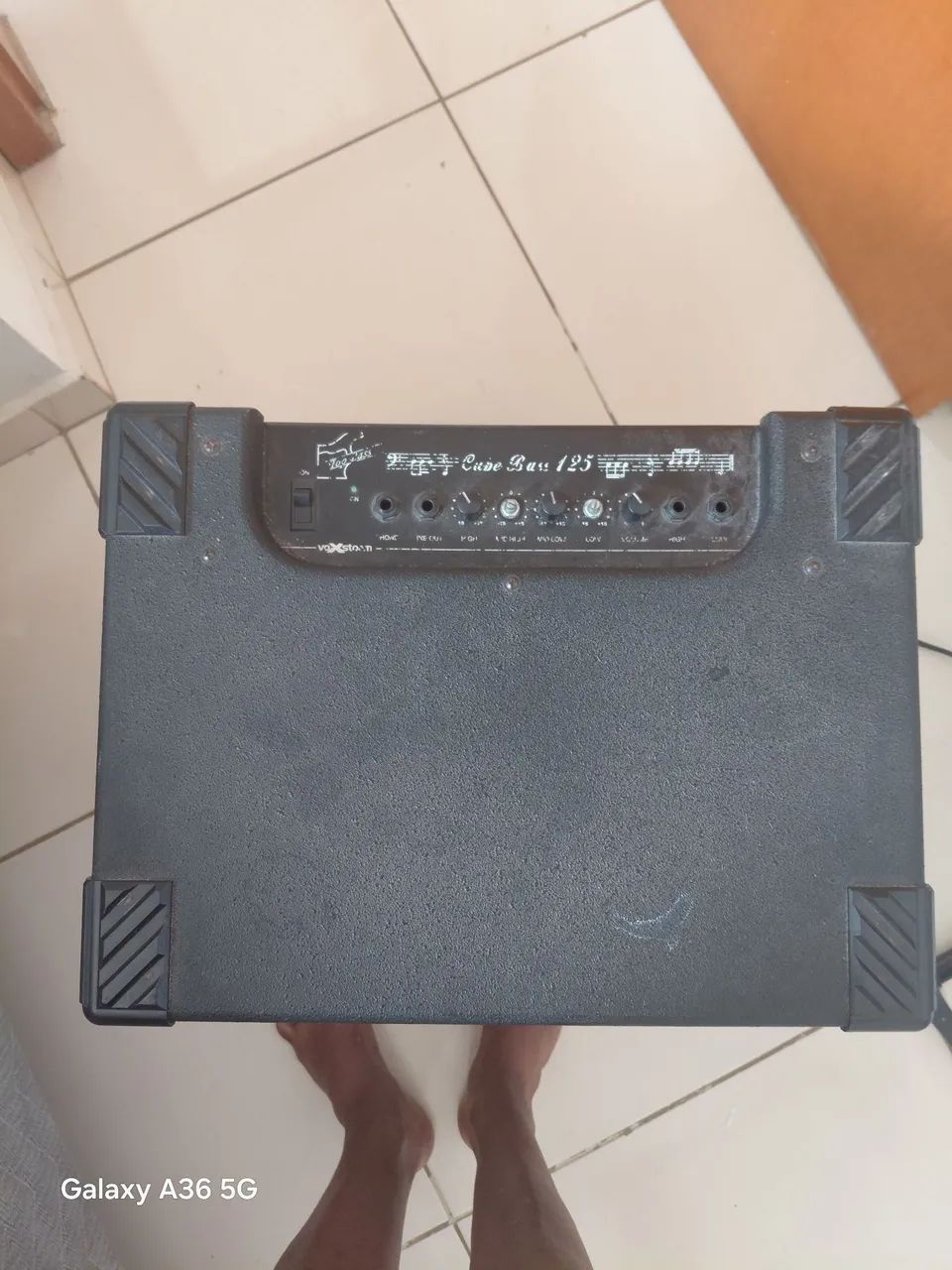 Caixa som  voxstom  para baixo