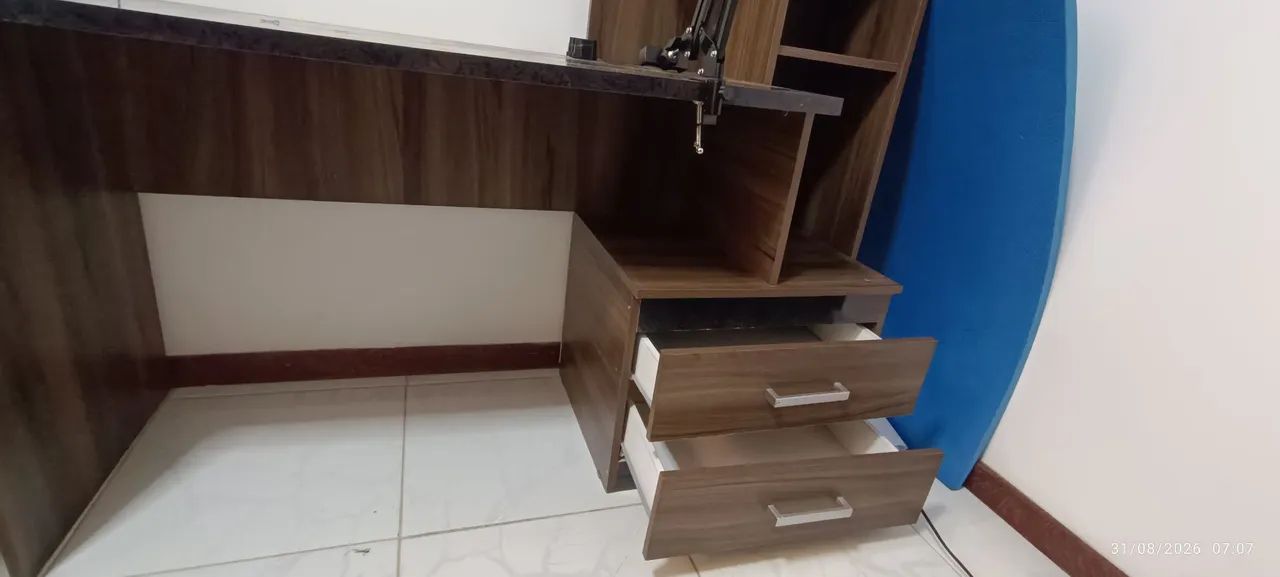 ESCRIVANIA COM GAVETAS E PRATELEIRAS - Foto 4