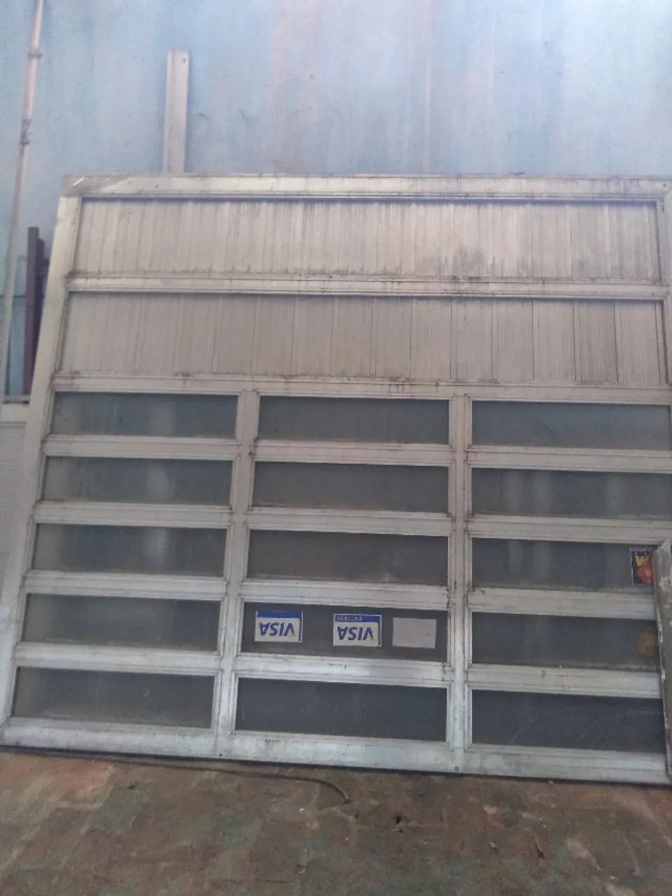 02 Portas em alumínio c/ vidros completos aramados,reforçadas,bom estado.Só mensagens OLX