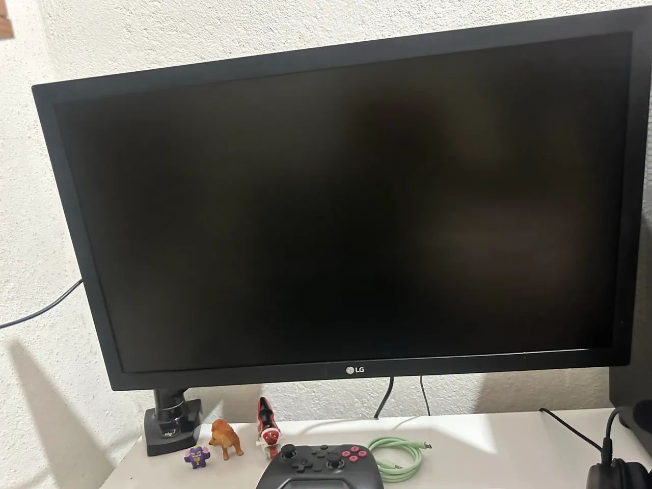MONITOR LG + BRAÇO ARTICULADO