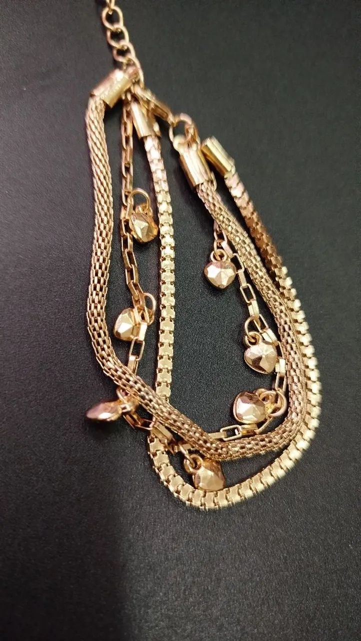 Pulseira dourada com 3 estilos diferentes na mesma pulseira da marca Morana - Foto 2