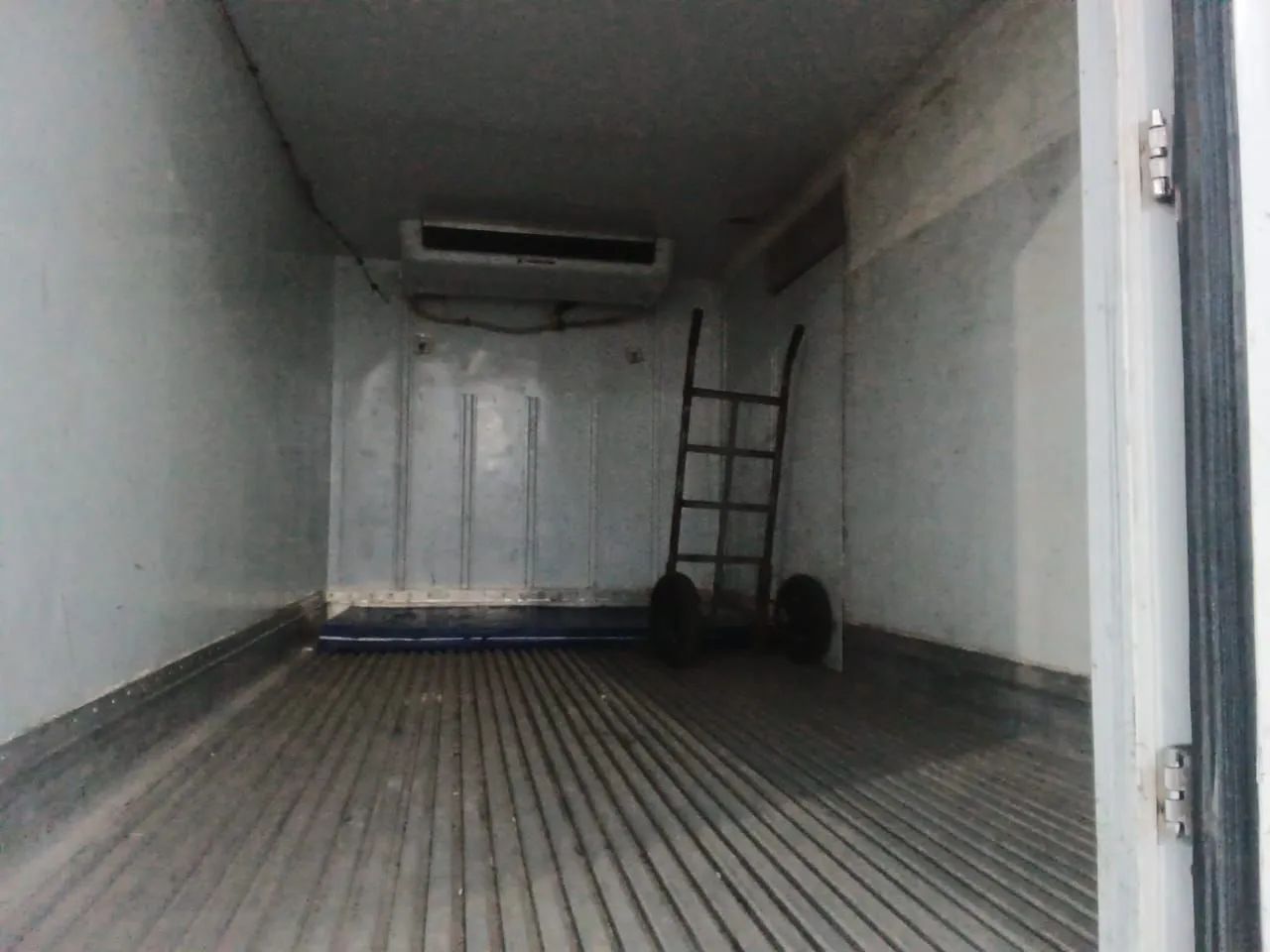 Iveco dayle 55c17 baú refrigerado e congelado - Foto 6