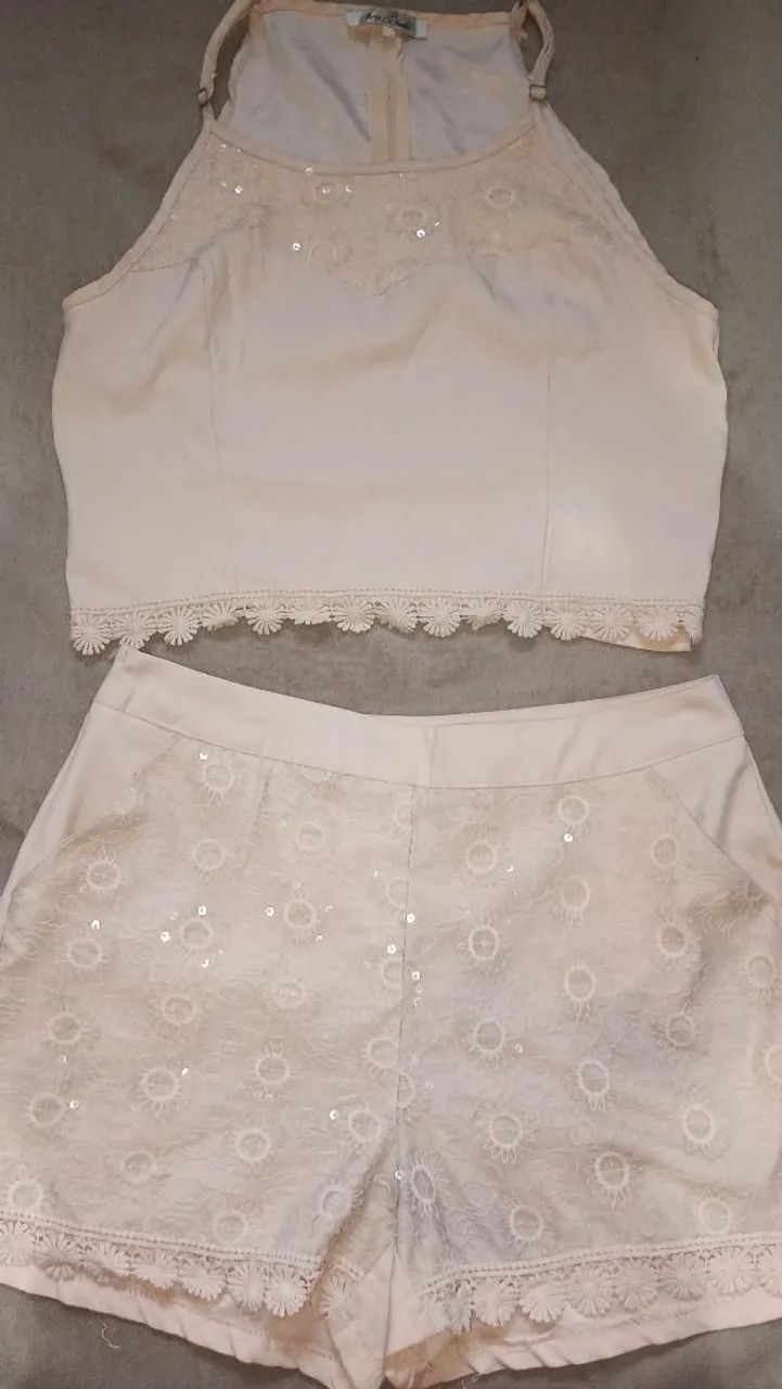 Roupa feminina com paetê