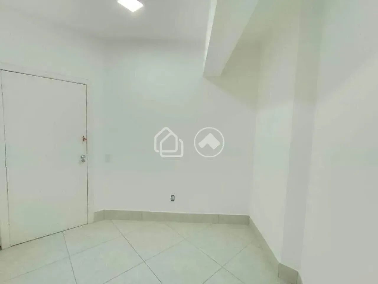 Sala comercial com 35 mtrs 01 banheiro no Alugel Sion - Foto 2