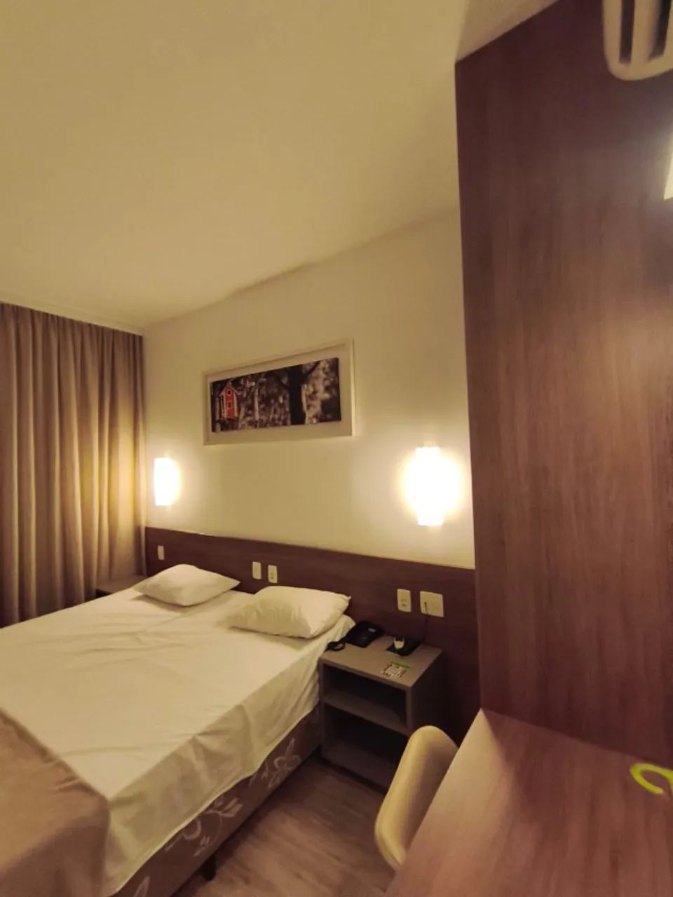 Aluga-se 1 quarto de hotel mensal