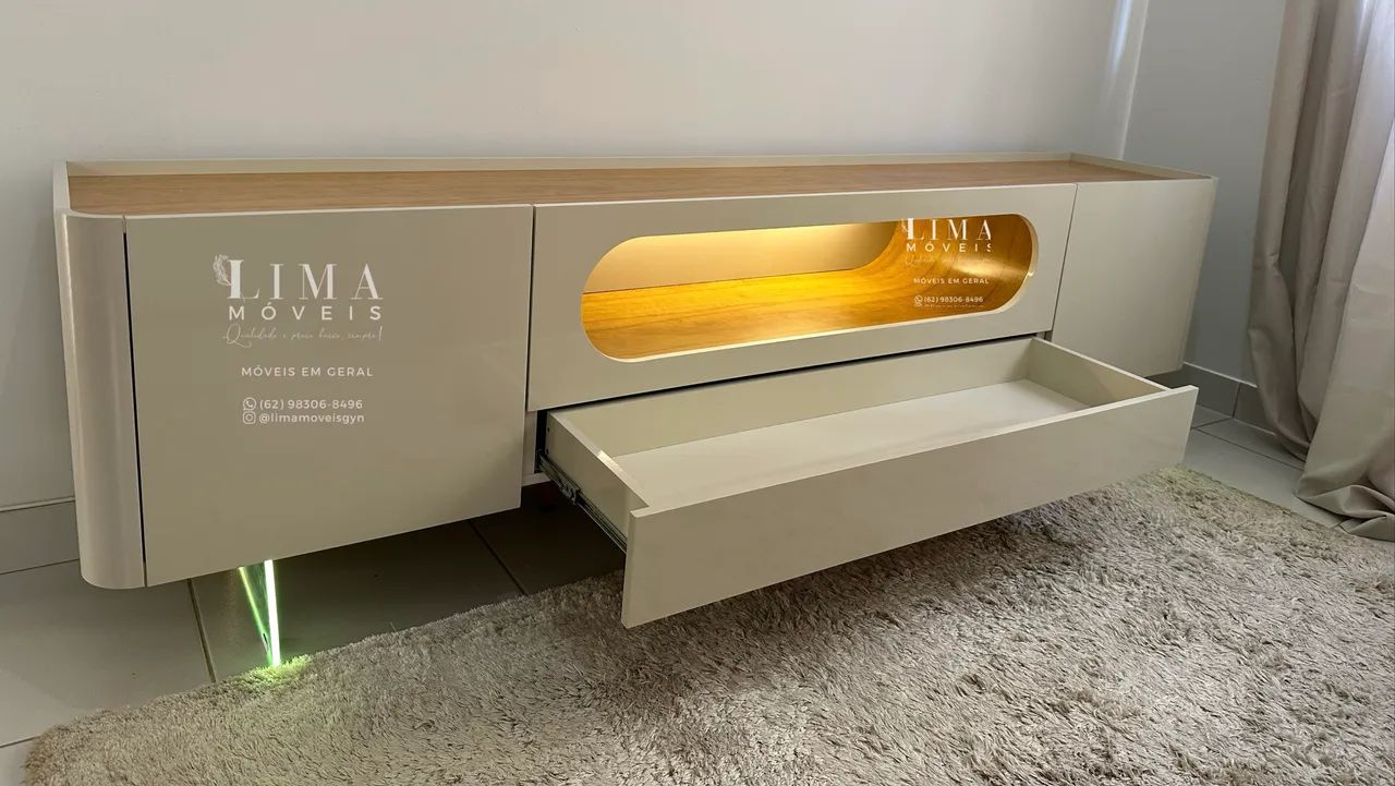 Rack MDF c/ LED e pés de Vidro