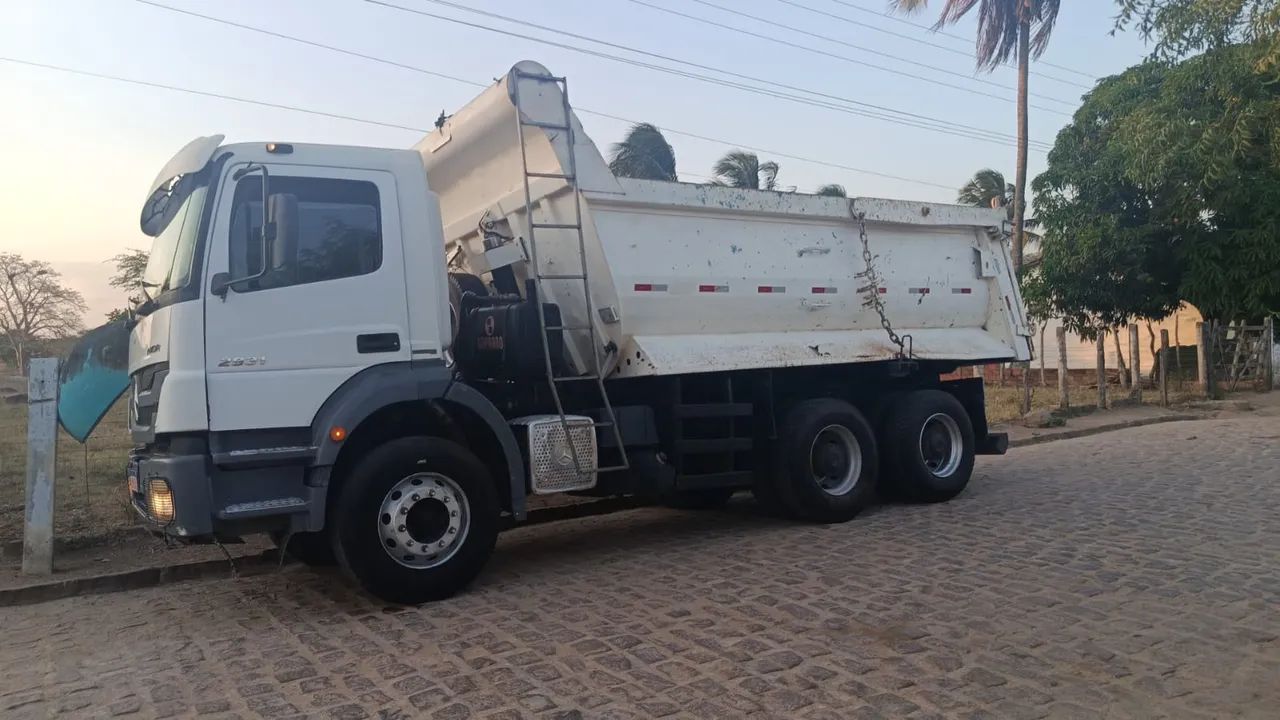 Caçamba Axor 2831
