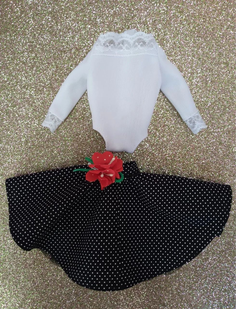 Roupinha Barbie estrela Viky