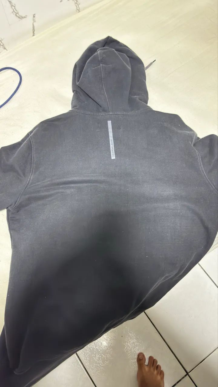 Moletom calvin klein - M  - Foto 2