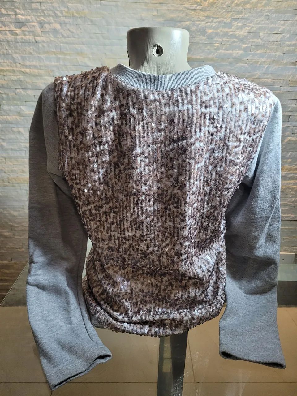 Blusa de moletom com lantejoulas  - Foto 2