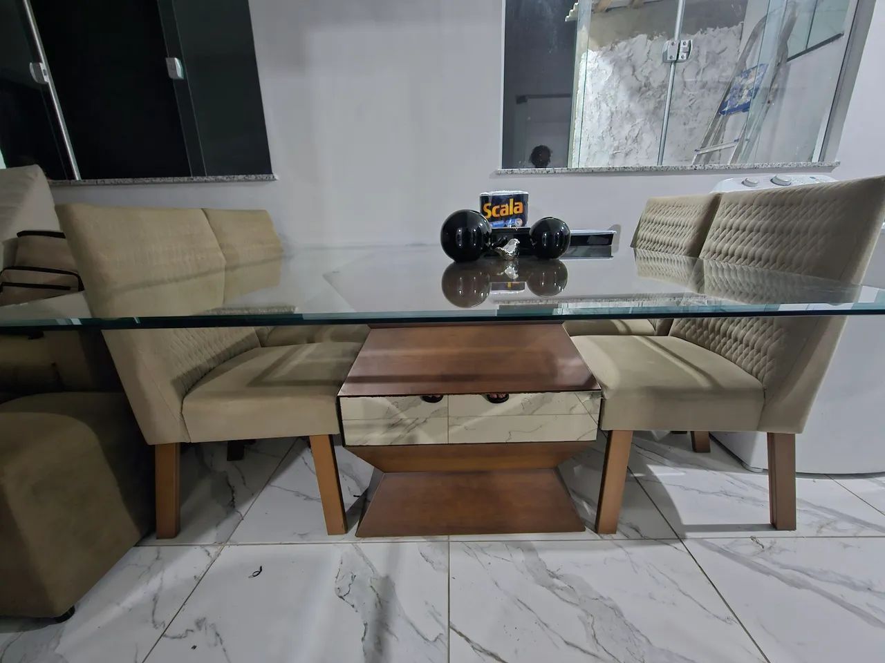Mesa de vidro com 4 cadeiras