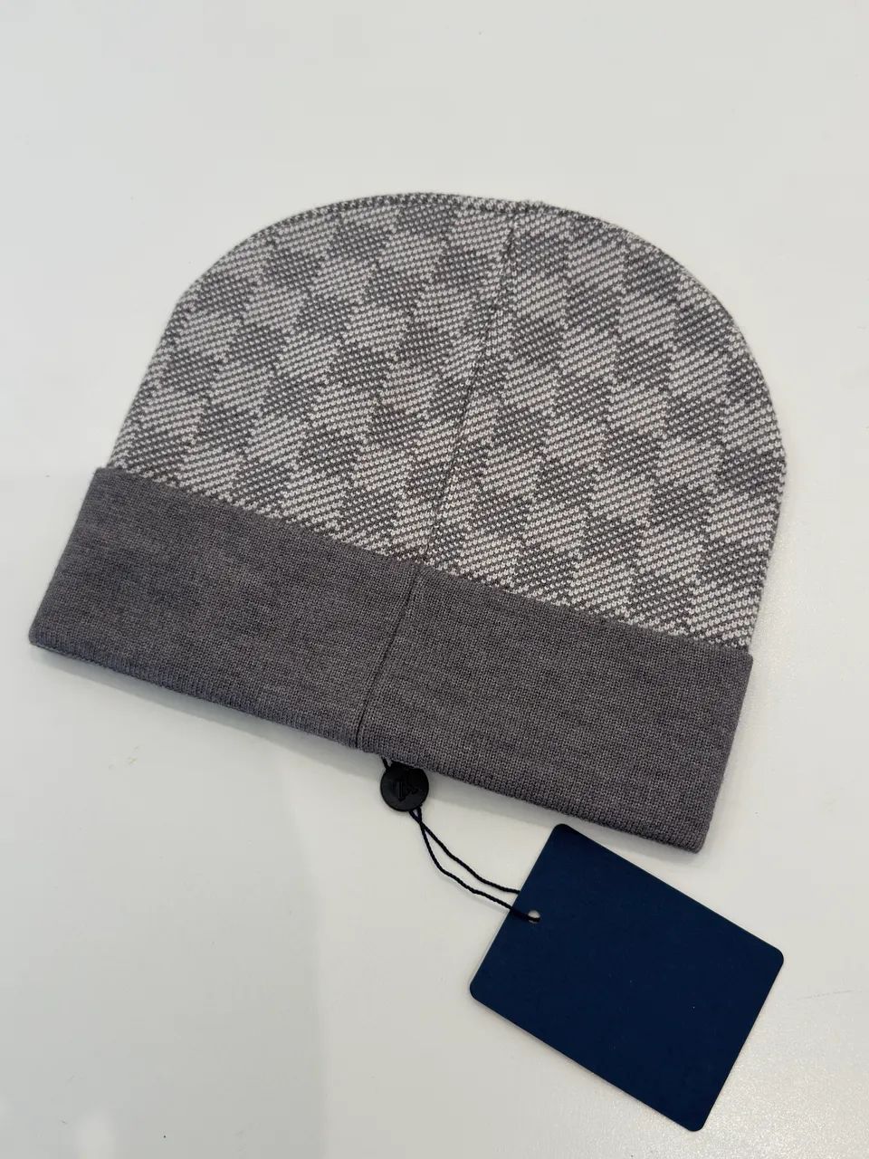 Gorro Louis Vuitton xadrez cinza - Foto 3