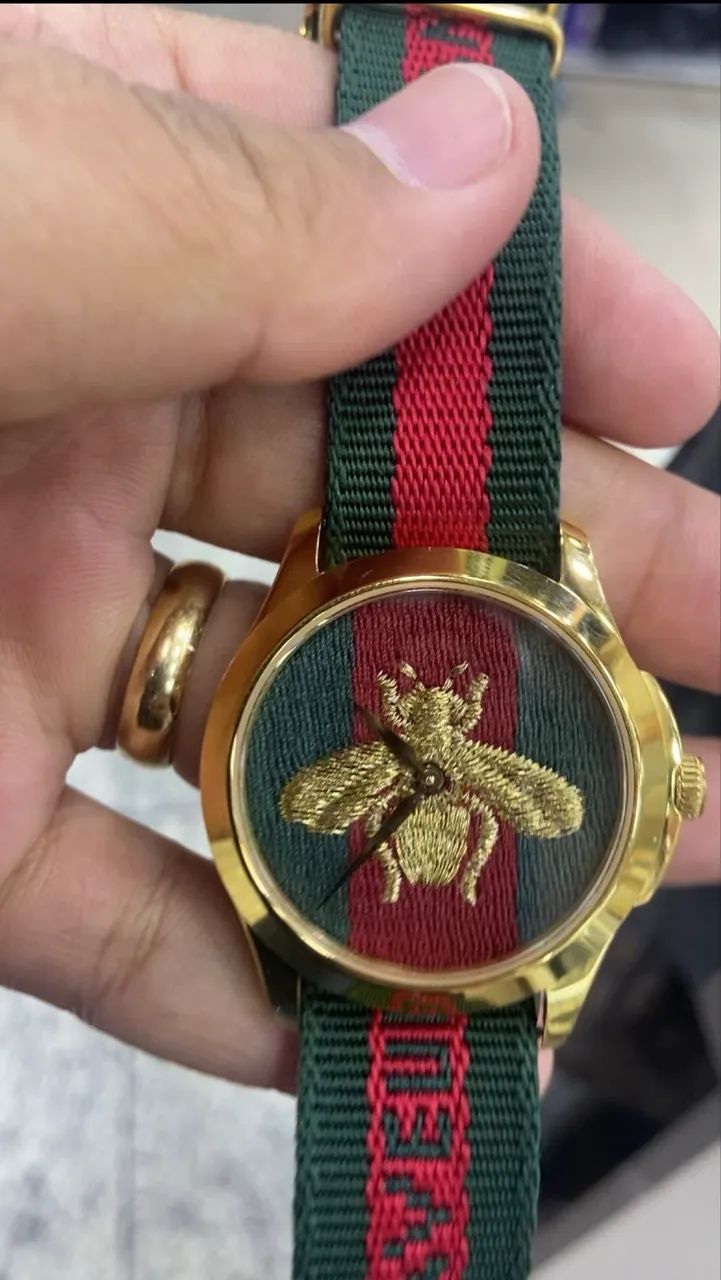 Gucci com a abelha bordada no mostrador - Foto 2