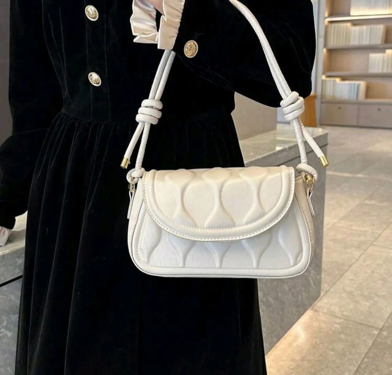 Bolsa de Ombro e Transversal Branca - Foto 3