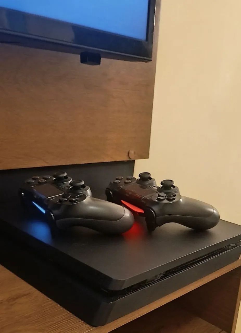 PS4 Slim + 2 controles + 5 jogos - Foto 2