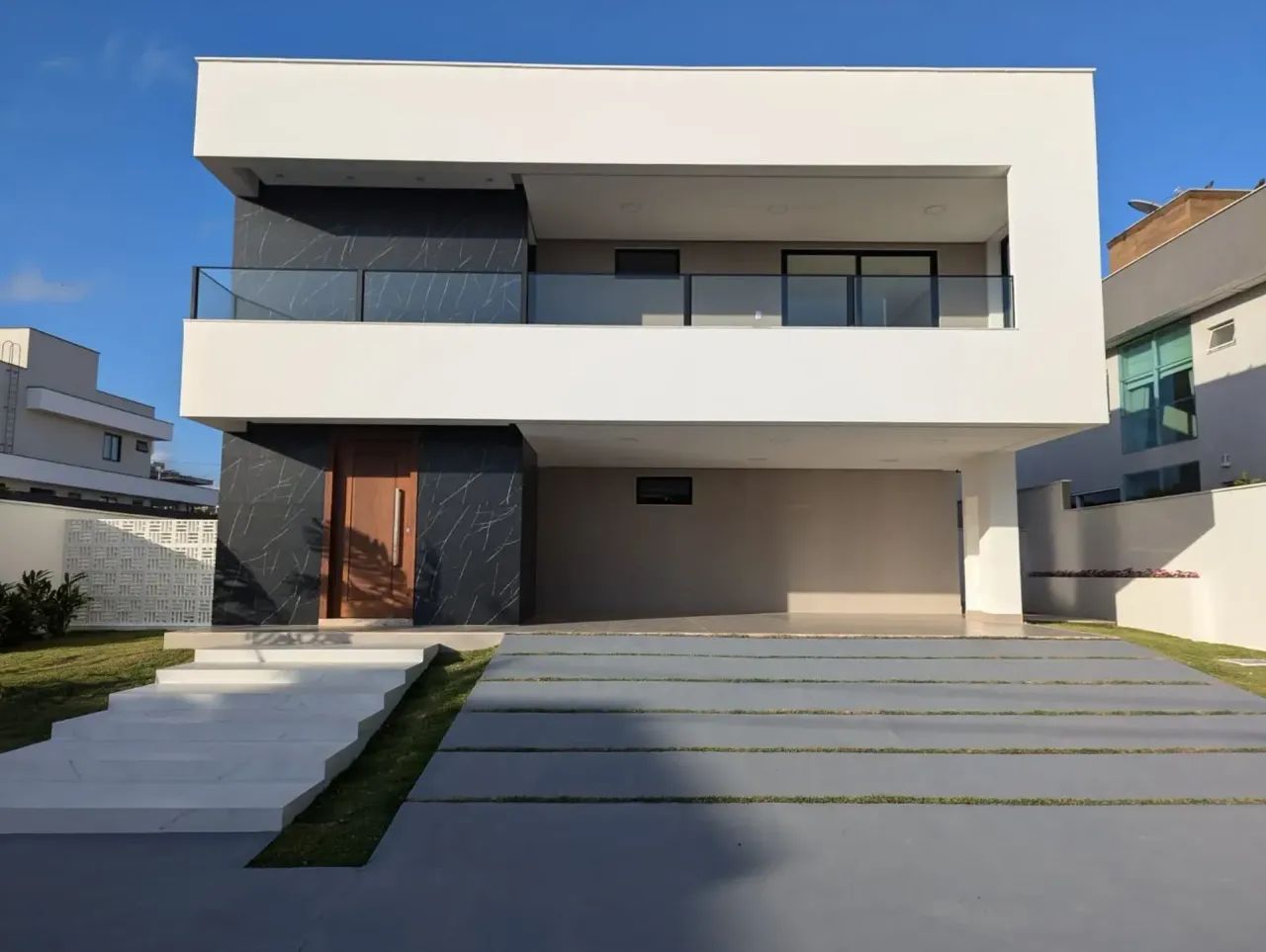 VENDO CASA NO ARACAGI DE CONDOMÍNIO COM 5 suites