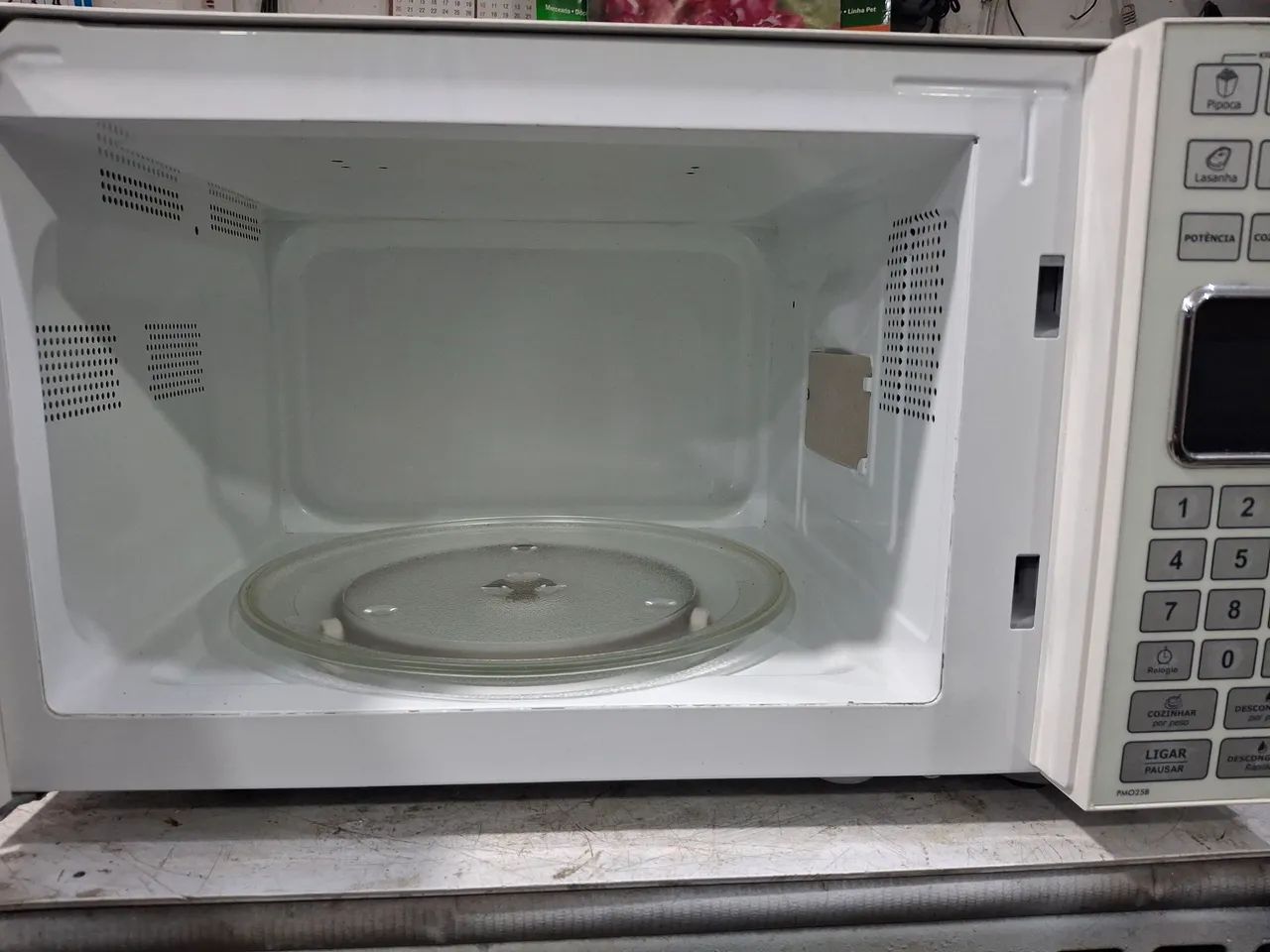 Microondas philco 23 litros 127v usado  - Foto 2