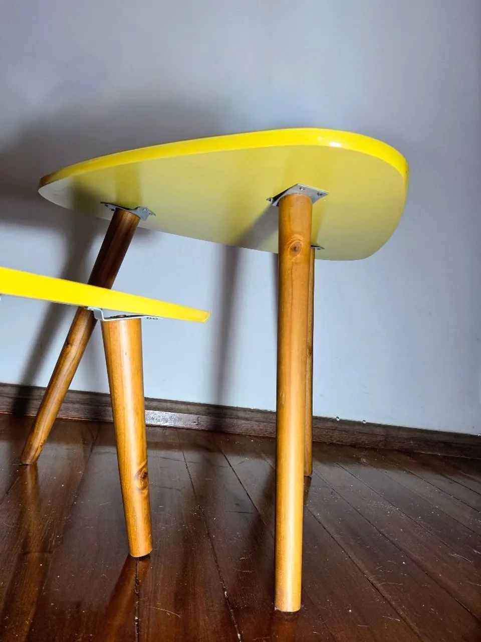 Conjunto 2 Mesas de Apoio Amarelas - Estilo Retrô - Foto 3