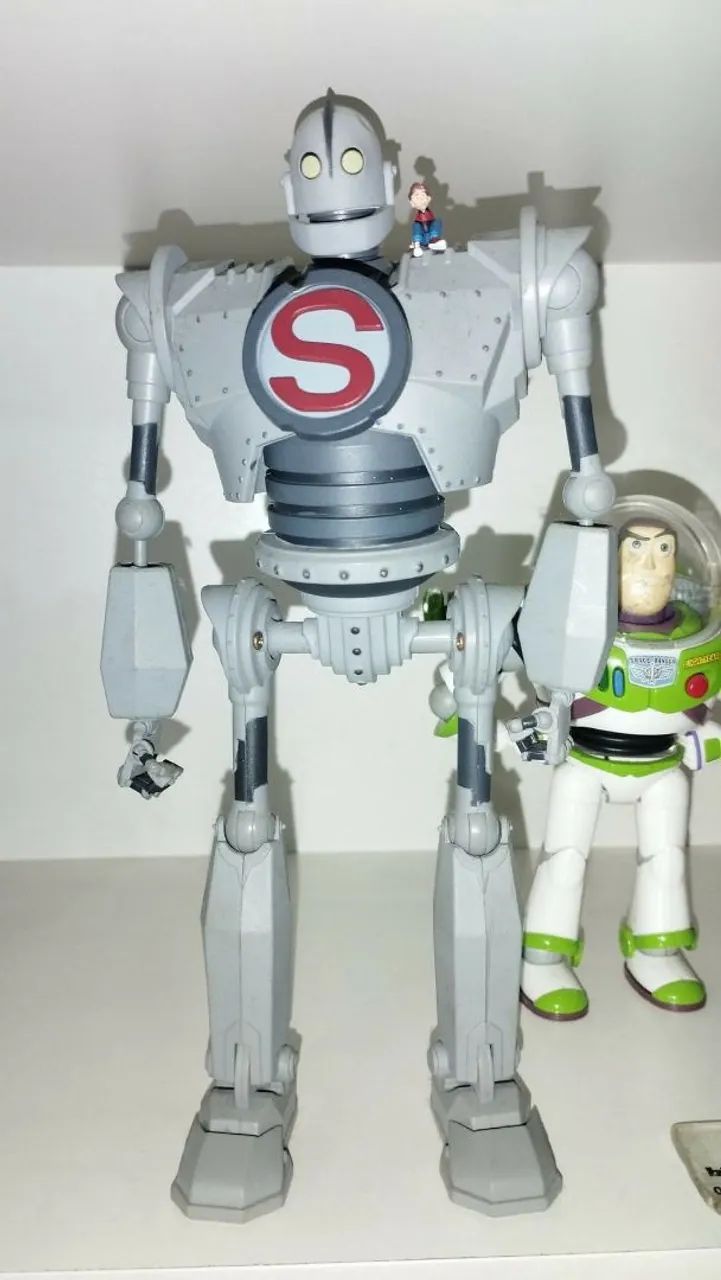 Action figure gigante de ferro diamond select 