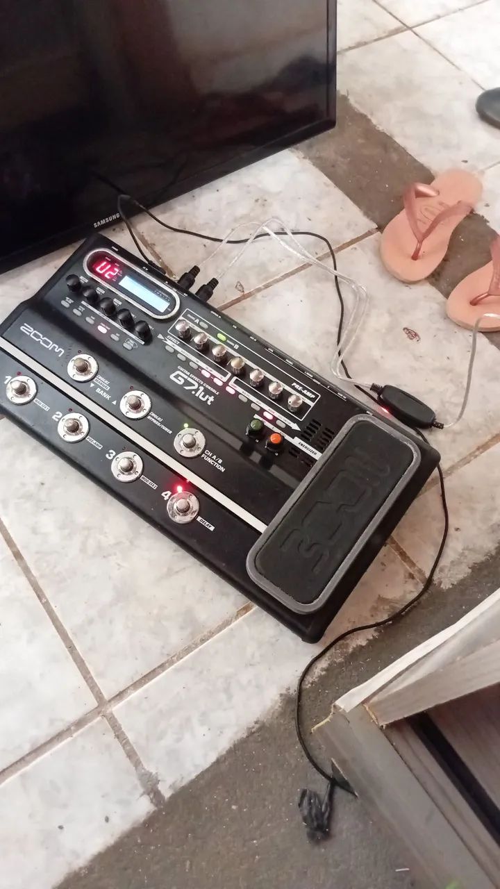 Pedaleira zoom g7 