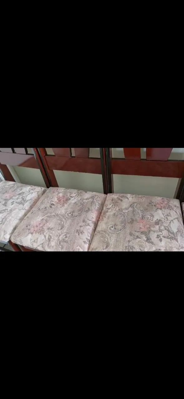 Vendo conjunto de mesa de madeira com tampo de vidro + 4 cadeiras - Foto 4