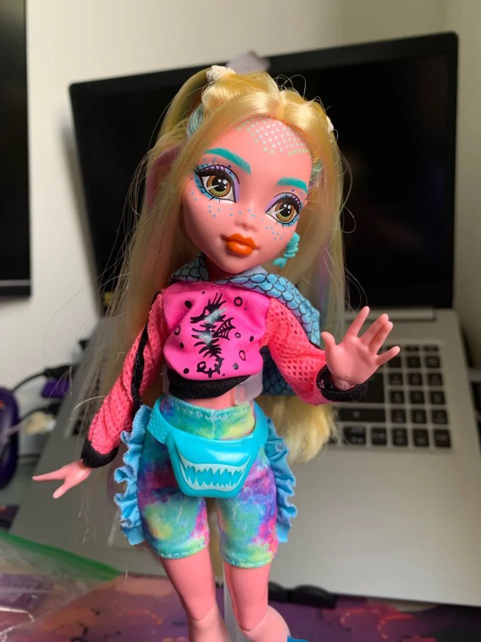 Lagoona Core refresh 1 com as roupas da basica - Monster high - Foto 3