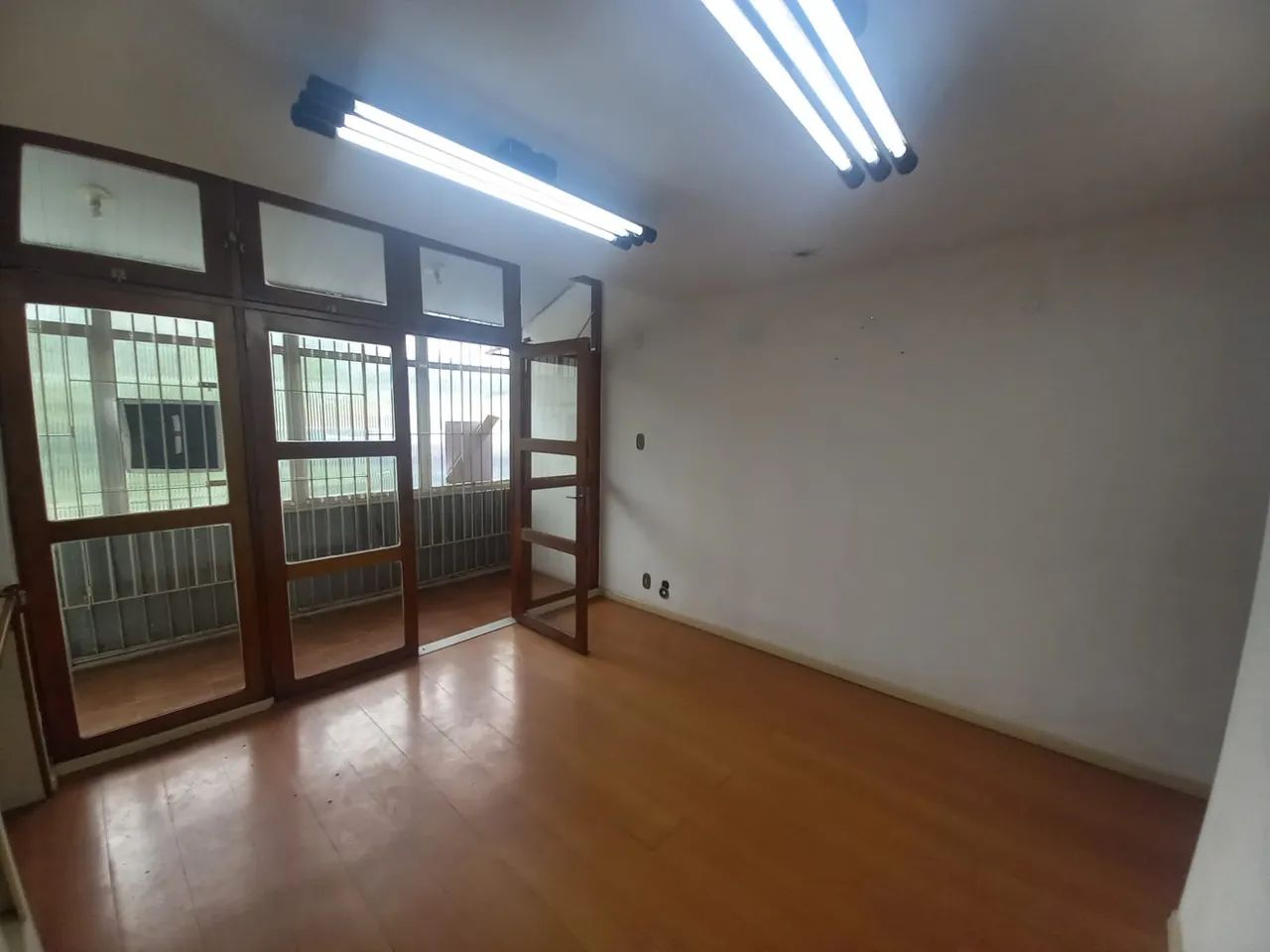 Sala com 1 banheiros para Aluguel, 0 m² em Niterói/RJ