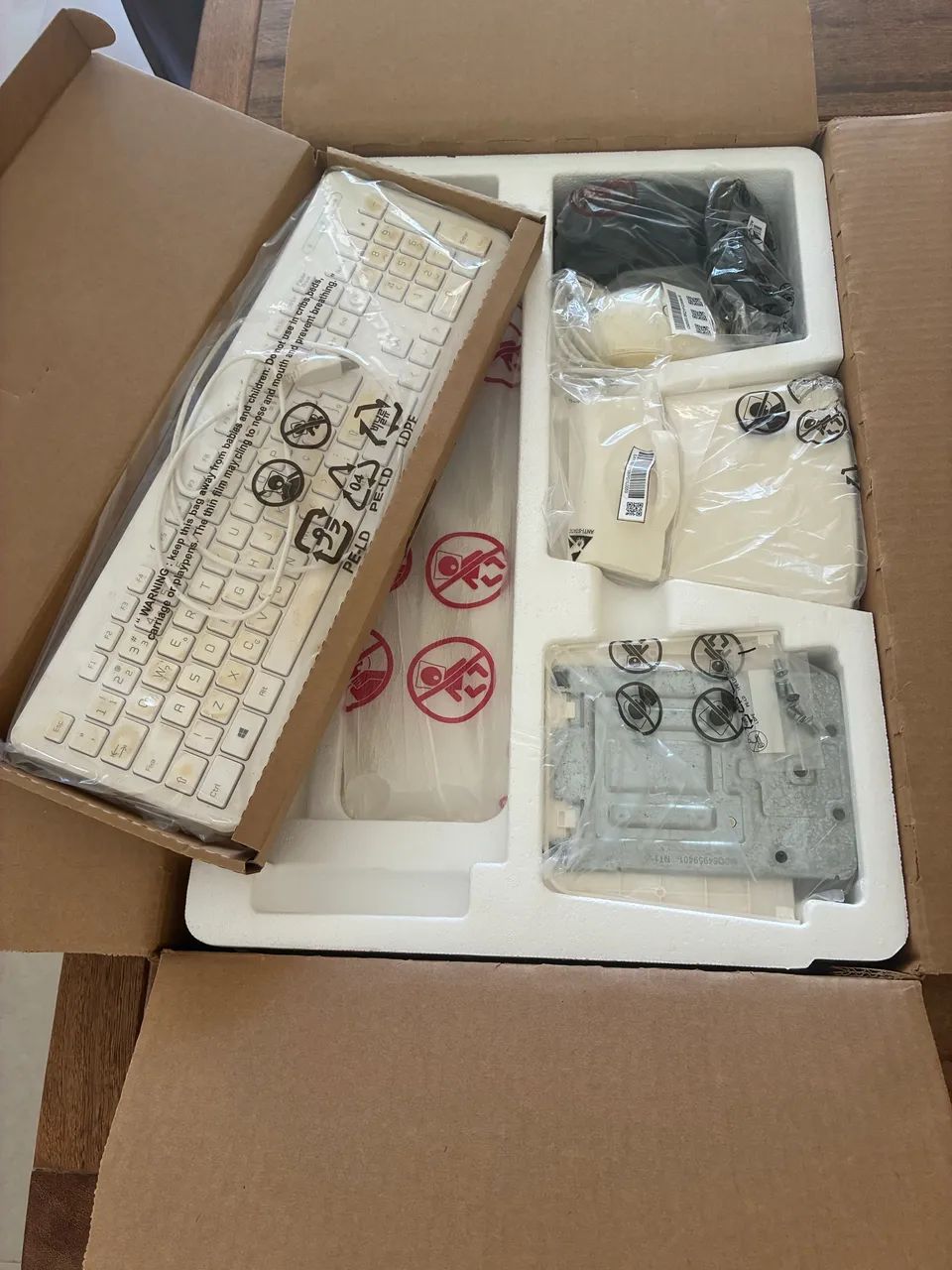 Computador LG all in one modelo 22v280: grátis roteador Intelbras win300, novo. - Foto 3