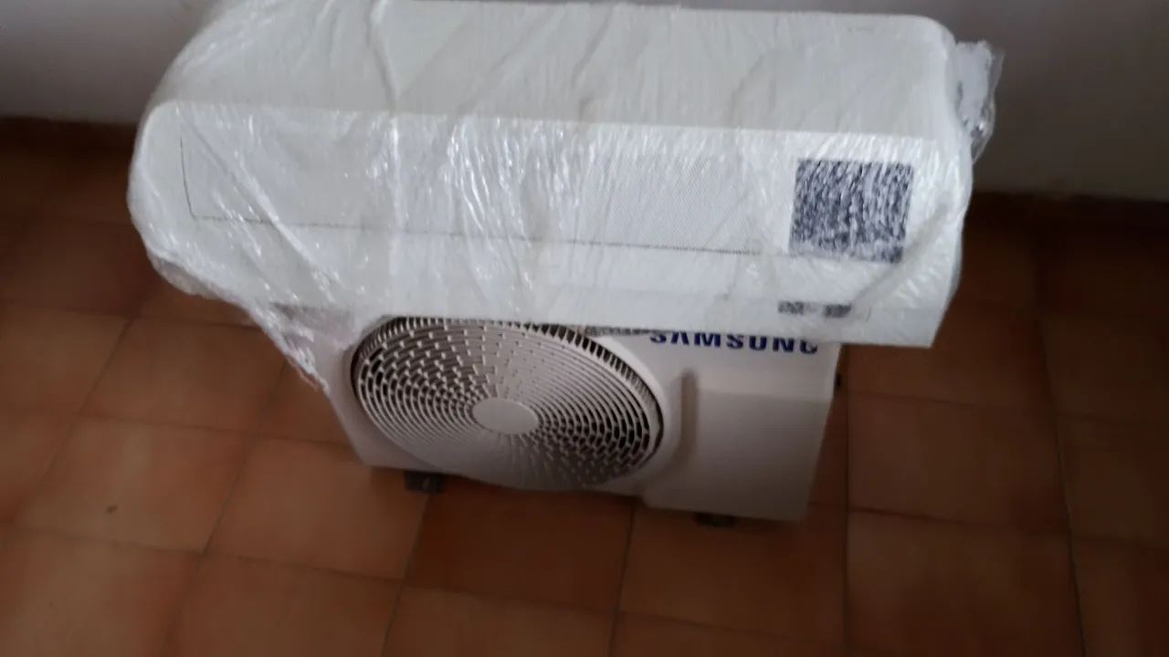 Ar condicionado bivolt Samsung windfrie  - Foto 2