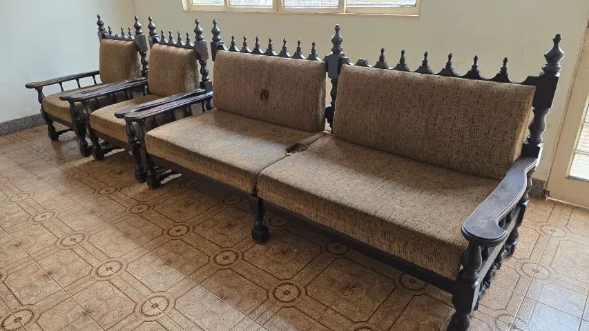Conjunto de Sof á de Madeira - Foto 2