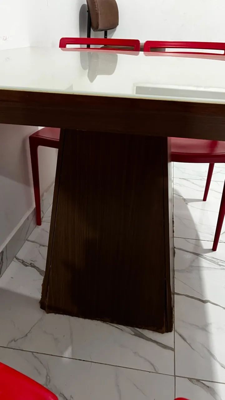 Vendo mesa 4 lugares com marca de uso  - Foto 3